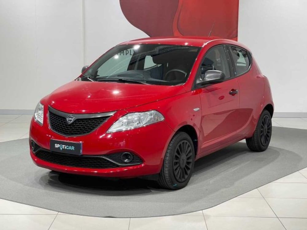 Lancia Ypsilon usata a Sondrio