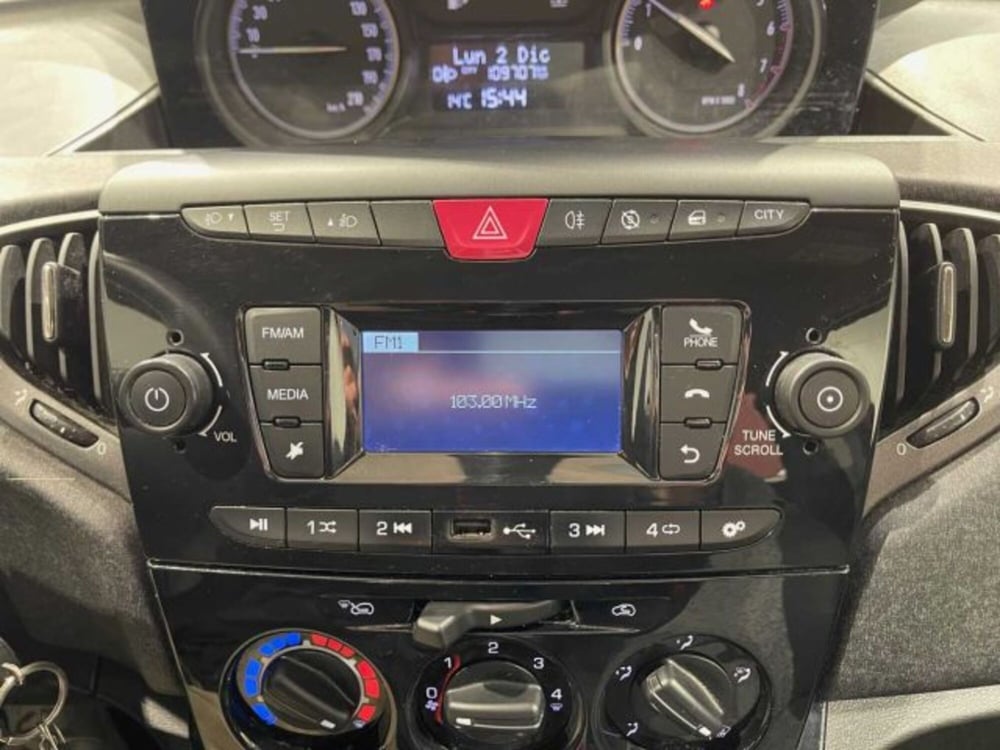 Lancia Ypsilon usata a Sondrio (18)