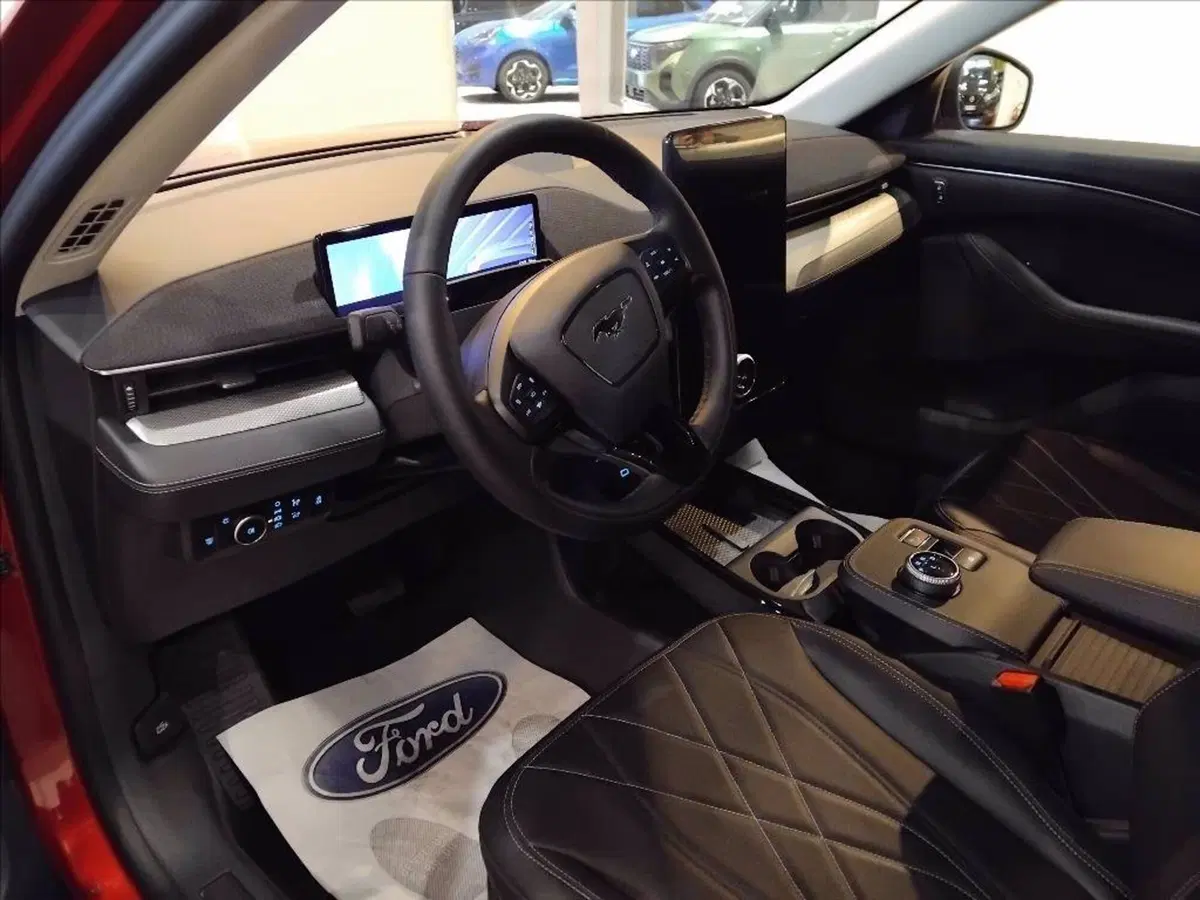 Ford Mustang Mach-E usata a Milano (14)