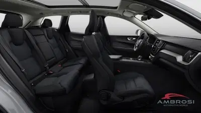 Volvo XC60 T6 Recharge AWD Plug-in Hybrid automatico Essential nuova a Corciano