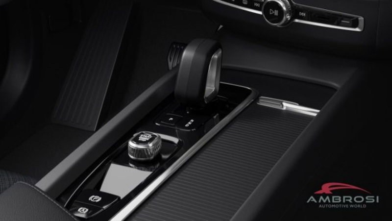 Volvo XC60 nuova a Perugia (6)