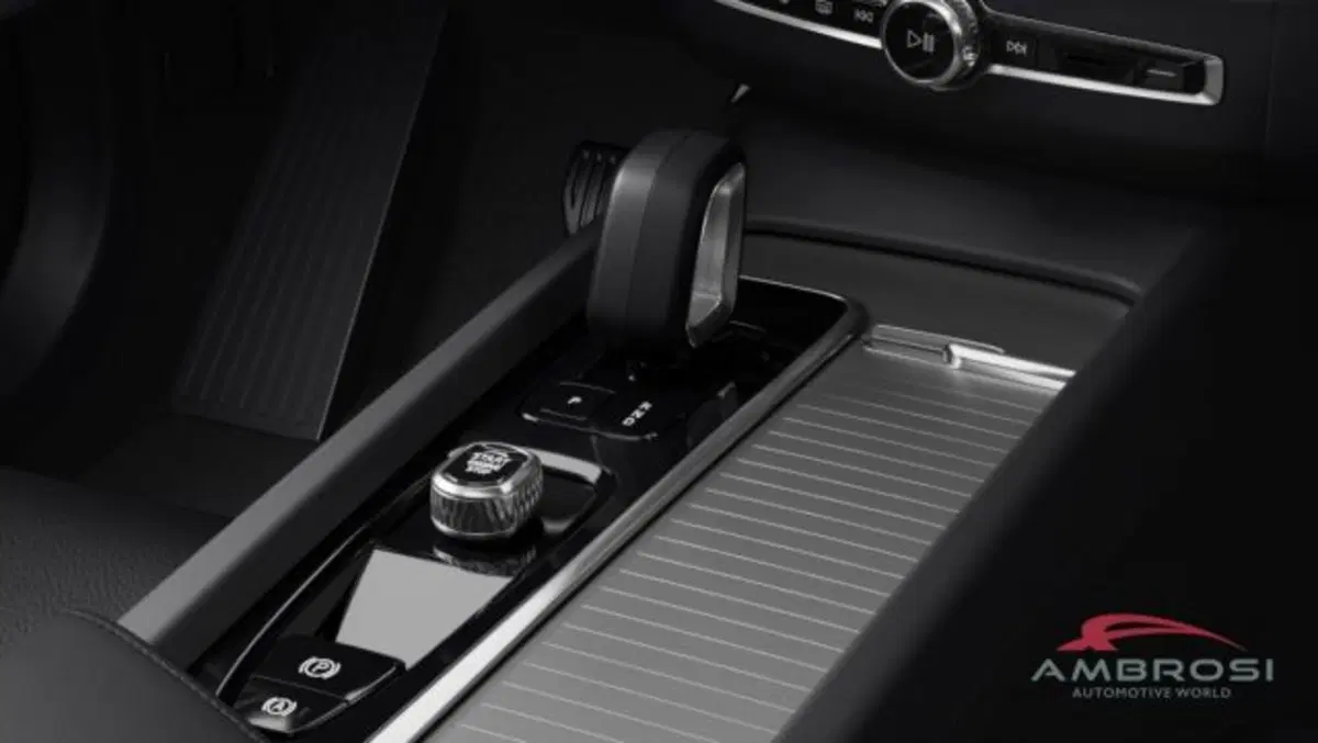 Volvo XC60 nuova a Perugia (12)