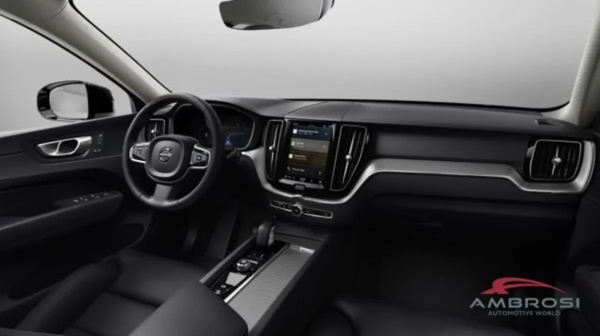 Volvo XC60 nuova a Perugia (7)