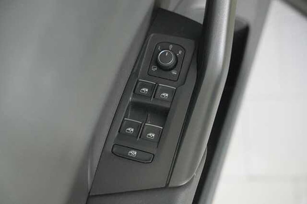 Volkswagen T-Cross usata a Como (14)