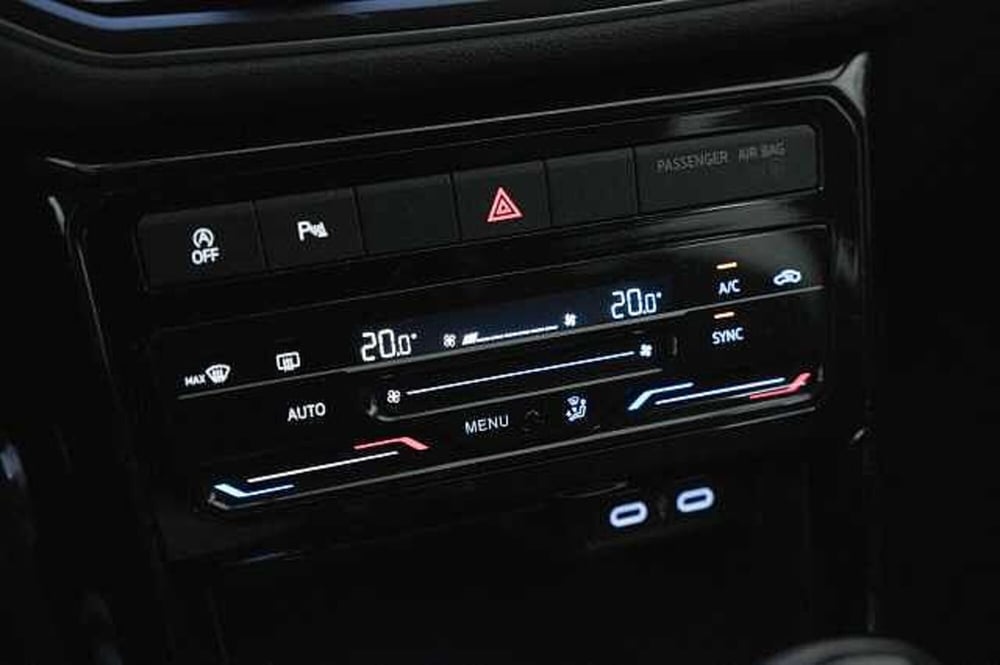 Volkswagen T-Cross usata a Como (18)