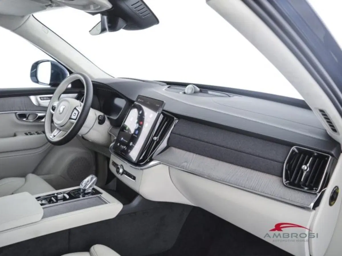 Volvo XC90 nuova a Perugia (4)