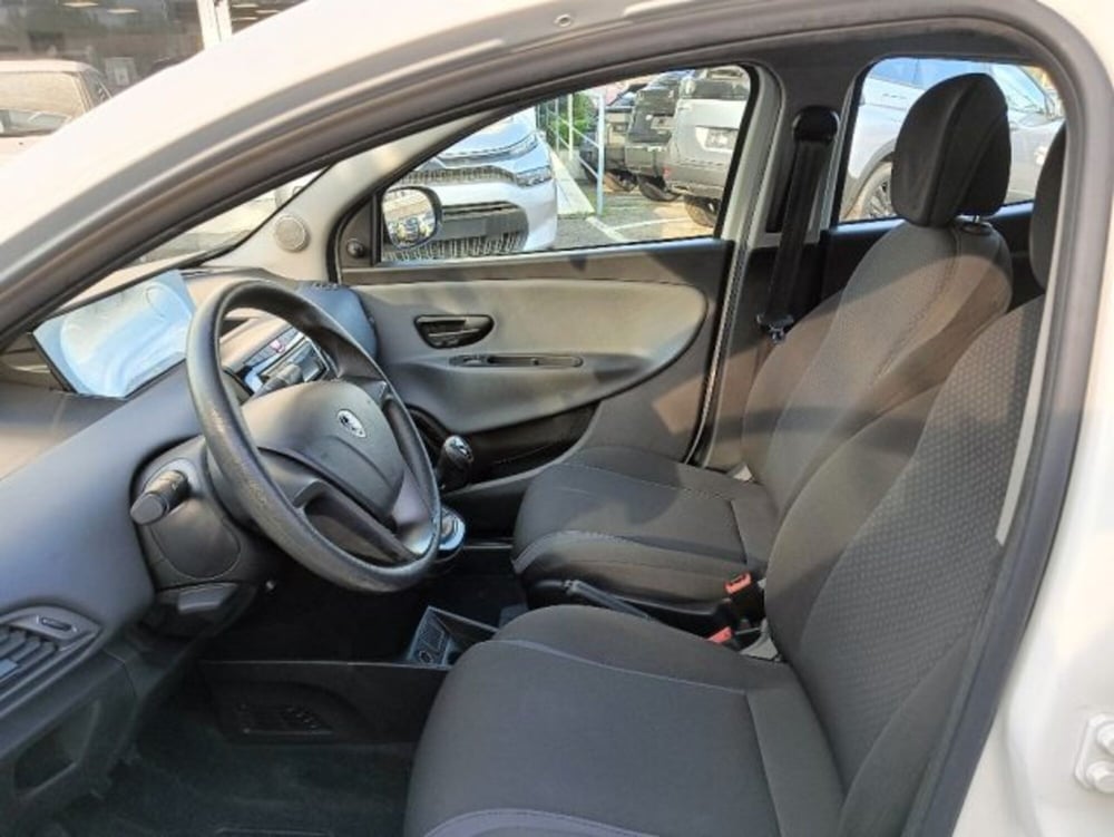 Lancia Ypsilon usata a Brescia (9)