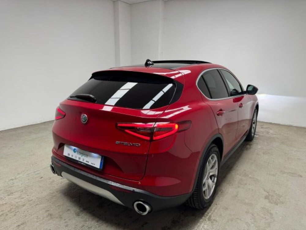 Alfa Romeo Stelvio usata a Biella (9)