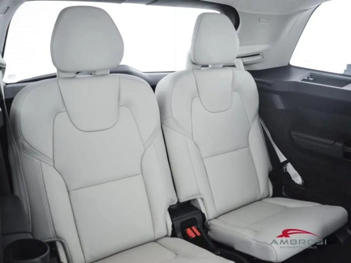 Volvo XC90 nuova a Perugia (2)