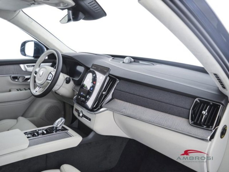 Volvo XC90 nuova a Perugia (4)