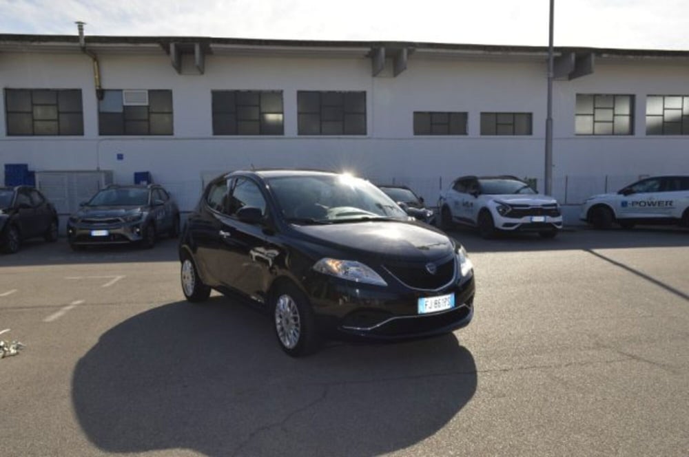 Lancia Ypsilon usata a Latina