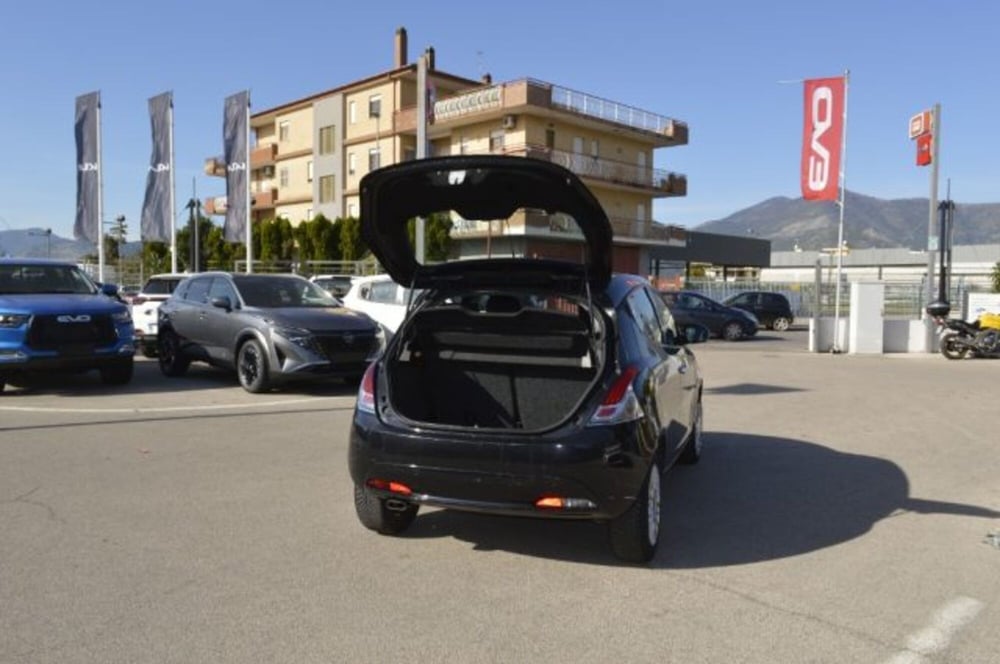 Lancia Ypsilon usata a Latina (7)