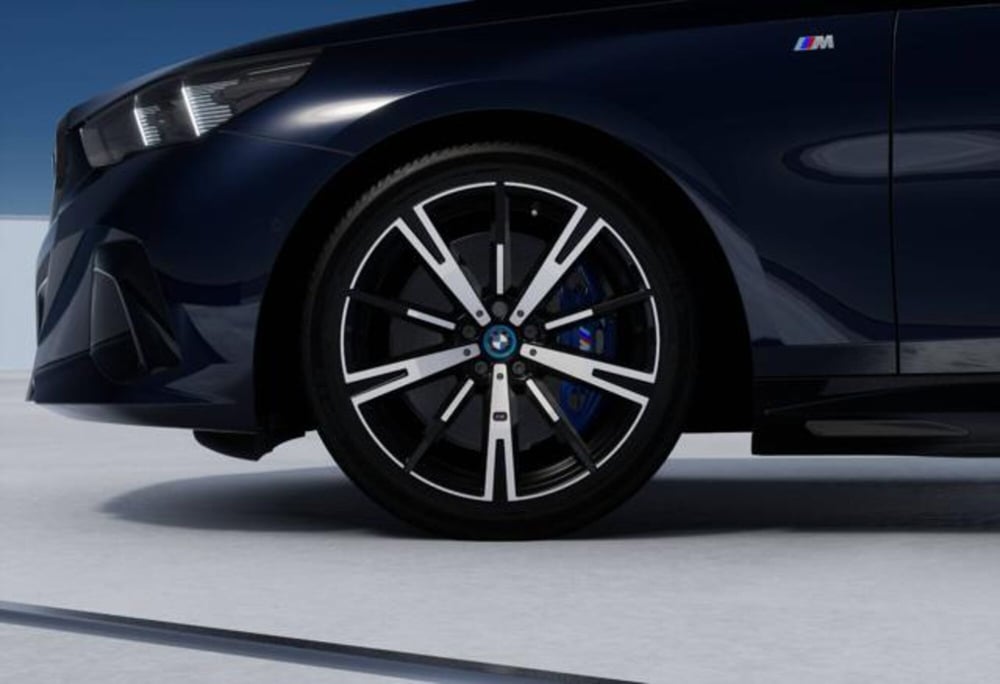 BMW i5 Touring nuova a Modena (8)