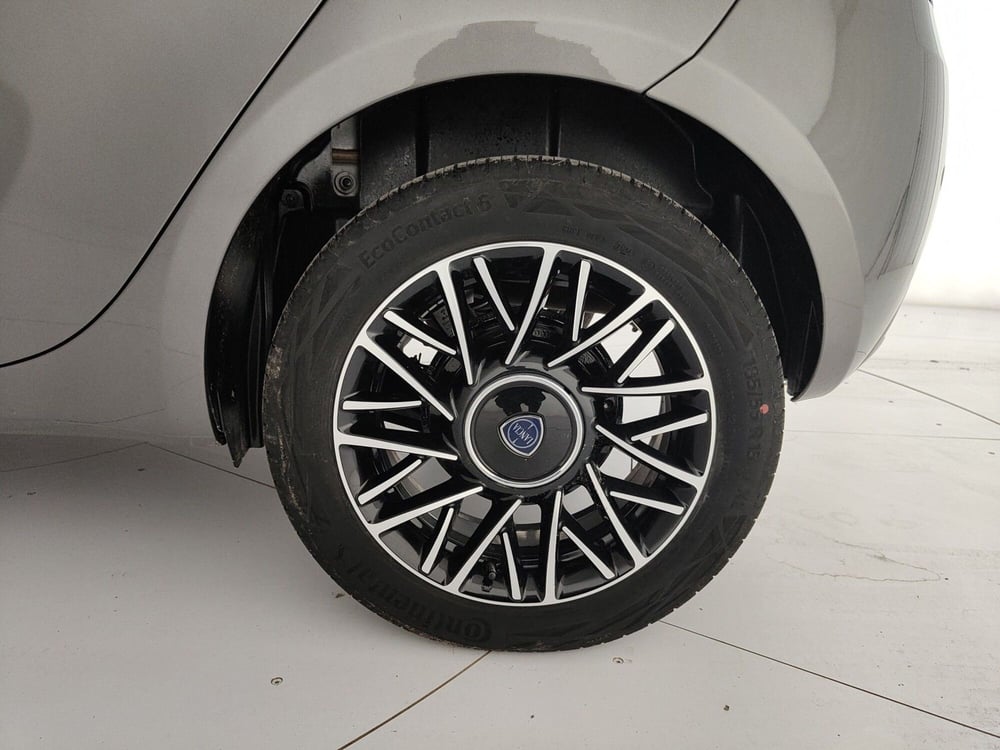 Lancia Ypsilon usata a Caserta (11)