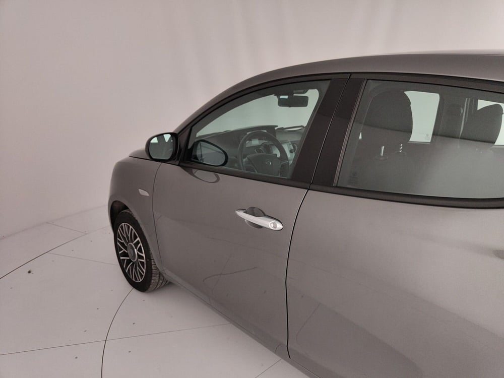 Lancia Ypsilon usata a Caserta (12)