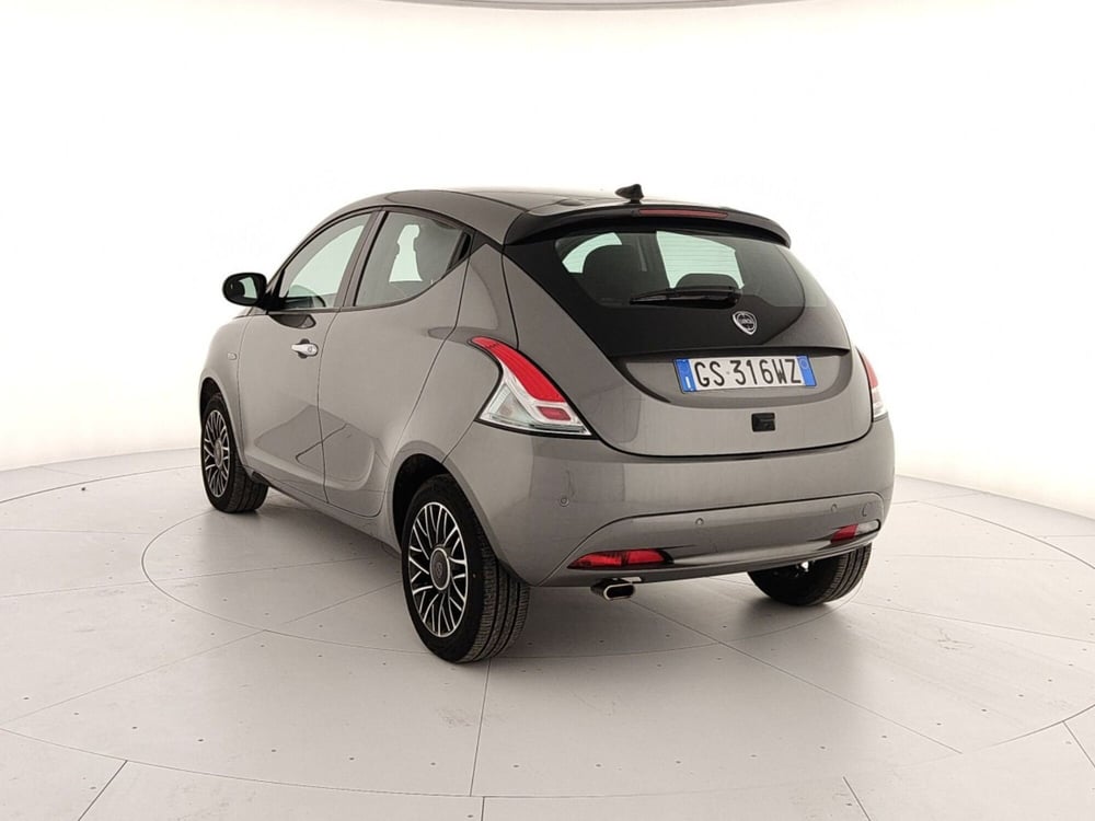 Lancia Ypsilon usata a Caserta (4)