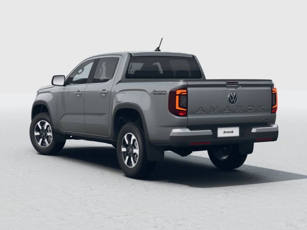 Volkswagen Amarok nuova a Novara (3)