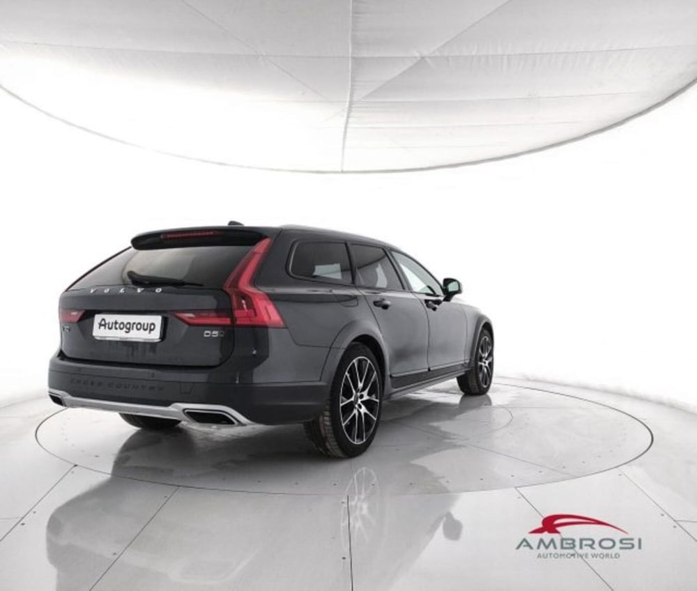 Volvo V90 Cross Country usata a Perugia (3)