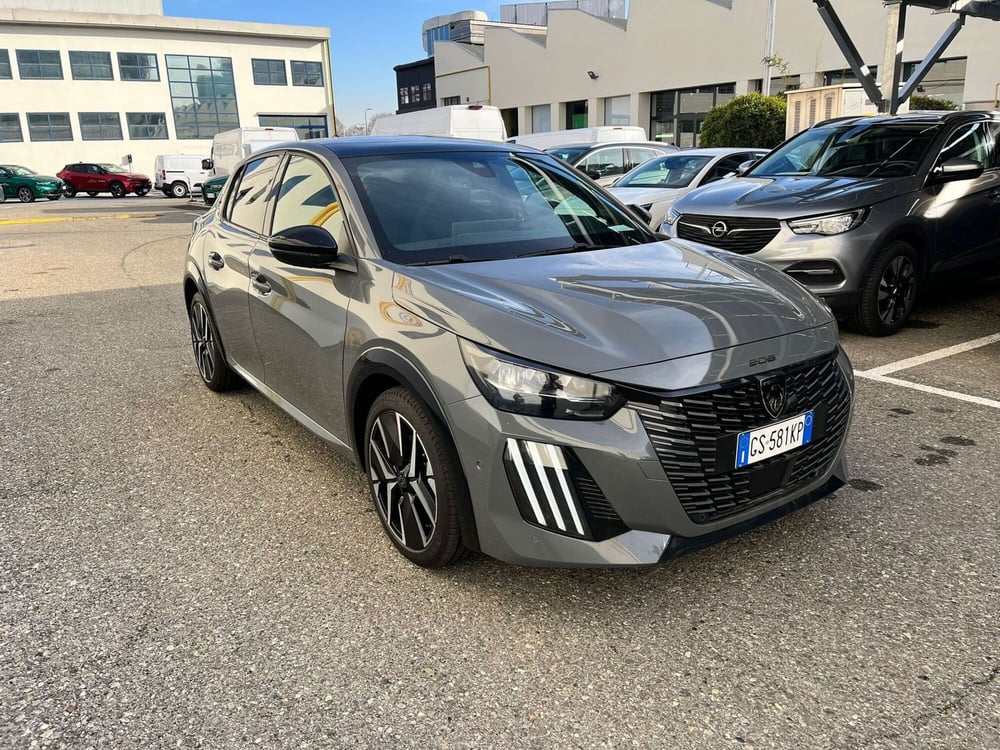 Peugeot 208 nuova a Milano (3)