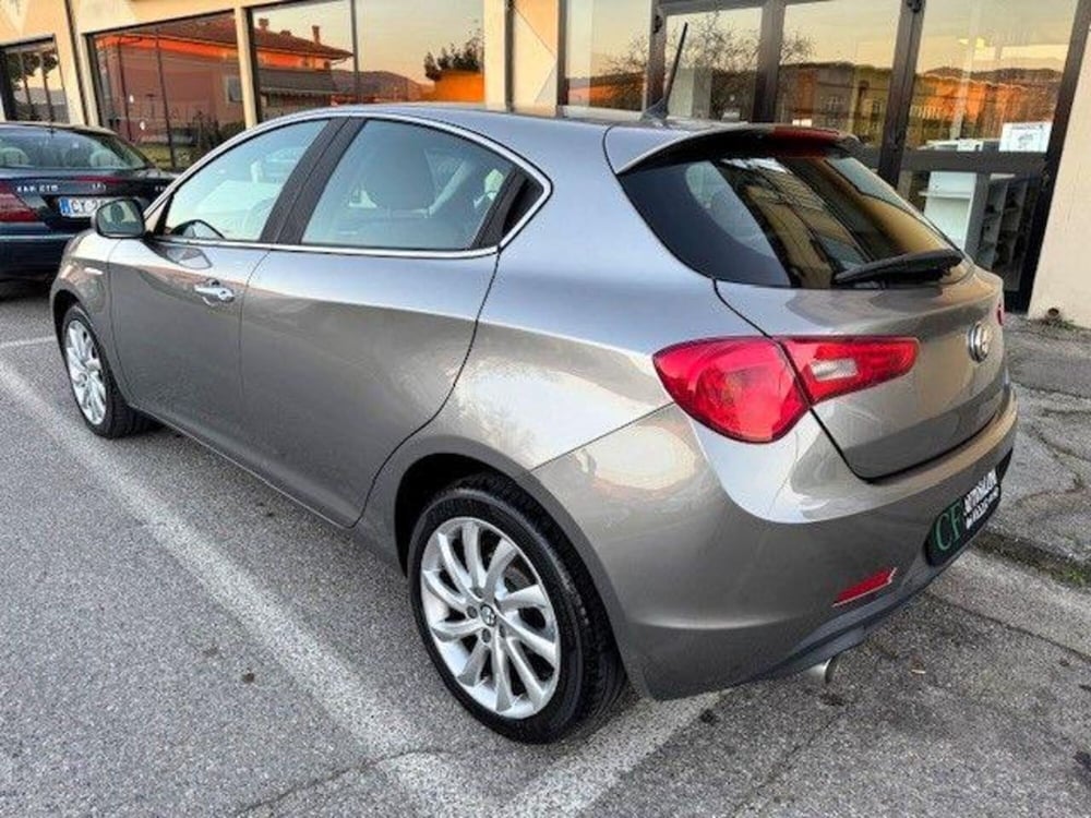 Alfa Romeo Giulietta usata a Pistoia (7)