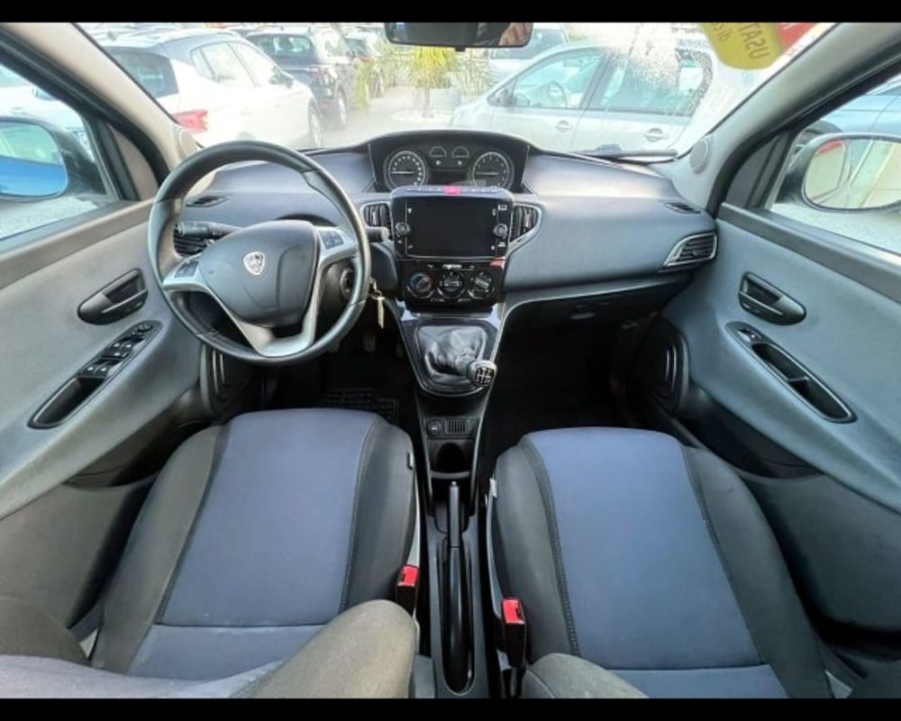 Lancia Ypsilon usata a Bologna (11)