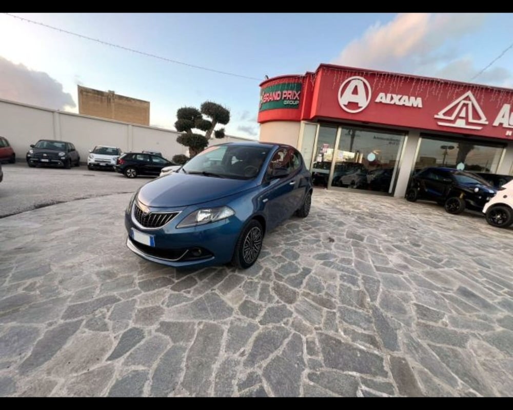 Lancia Ypsilon usata a Bologna (2)