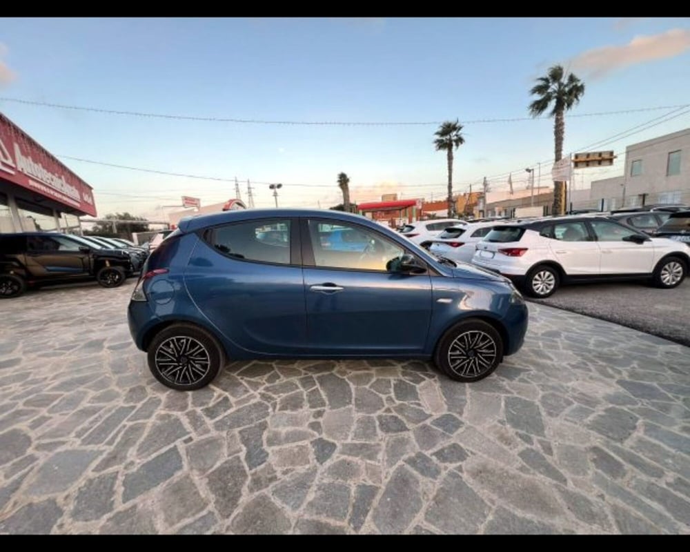 Lancia Ypsilon usata a Bologna (7)