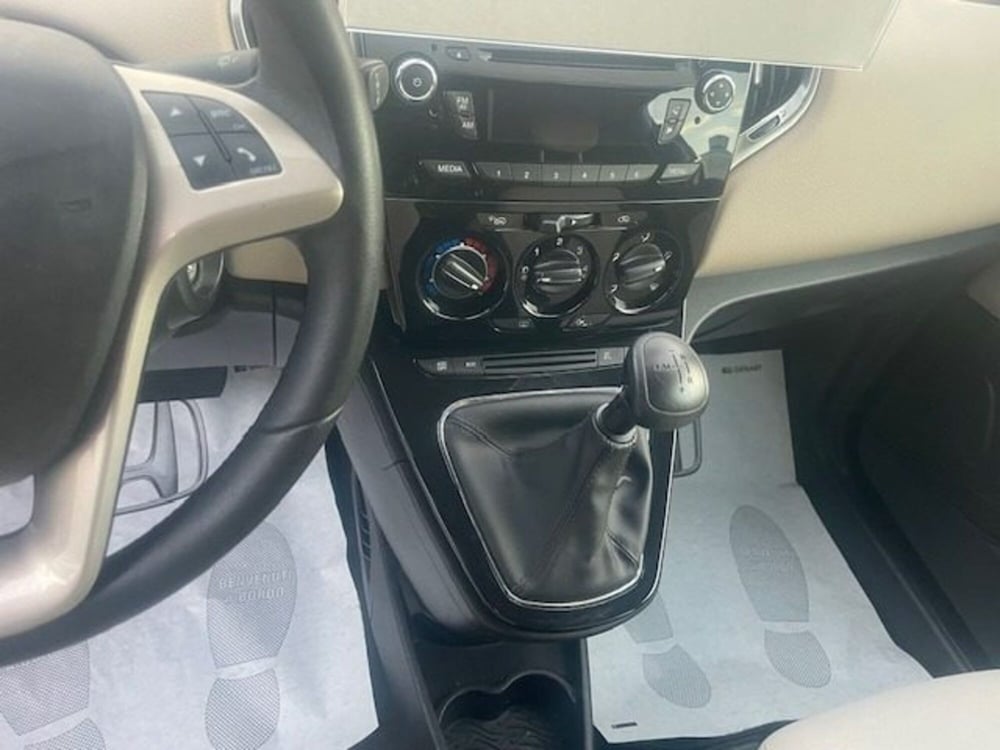 Lancia Ypsilon usata a Prato (8)