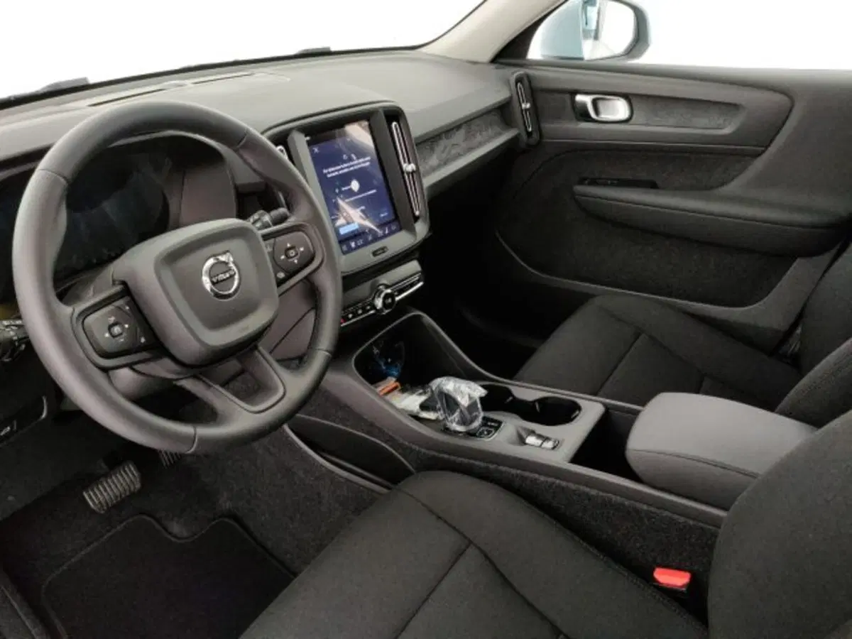 Volvo XC40 nuova a Modena (11)