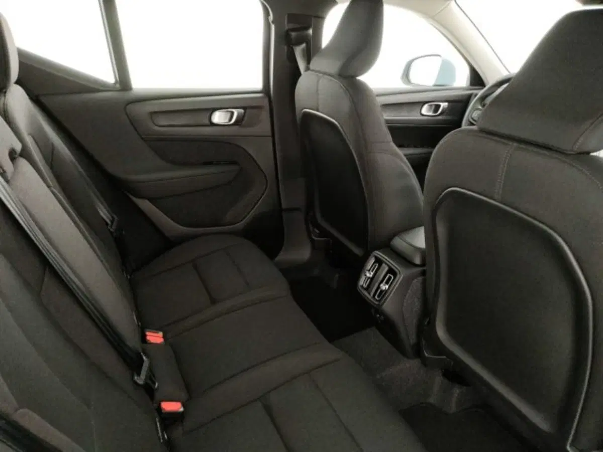 Volvo XC40 nuova a Modena (13)