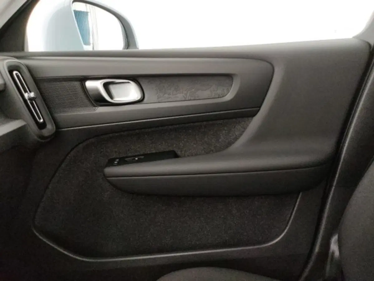 Volvo XC40 nuova a Modena (20)