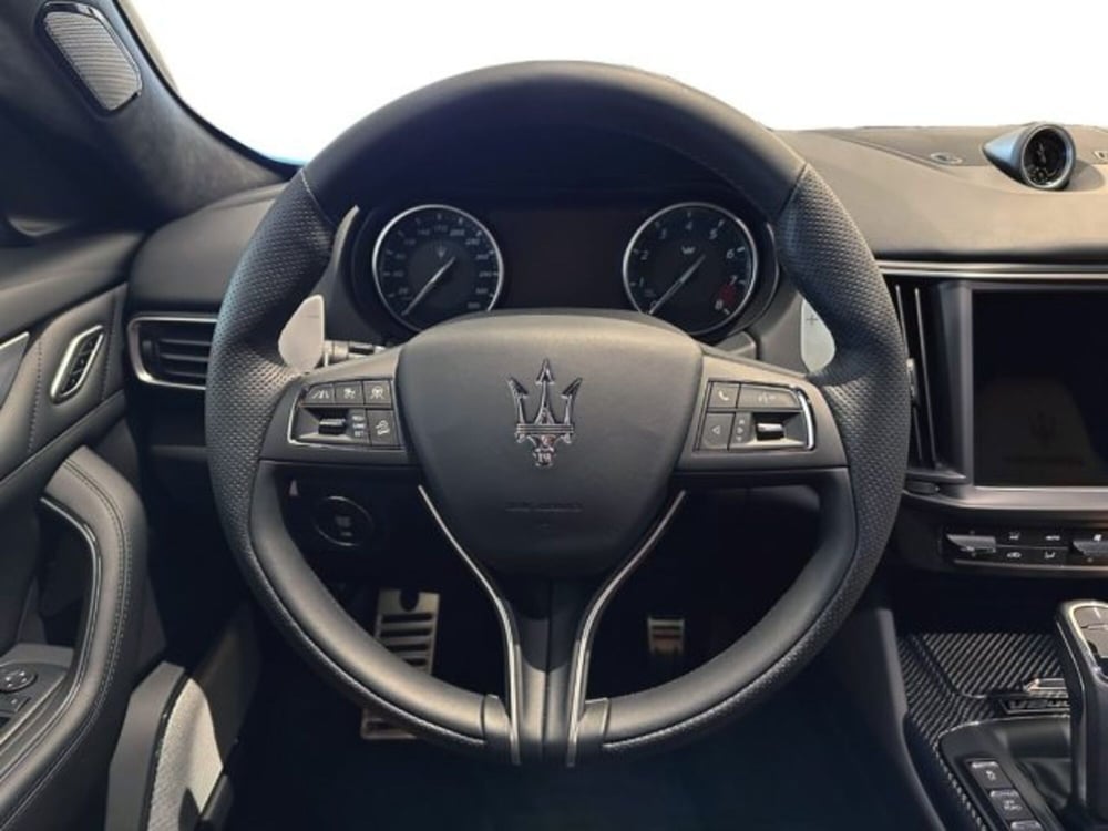 Maserati Levante nuova a Modena (6)