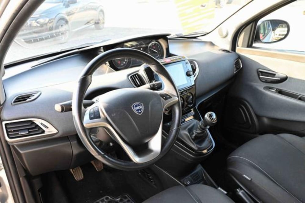 Lancia Ypsilon usata a Torino (11)