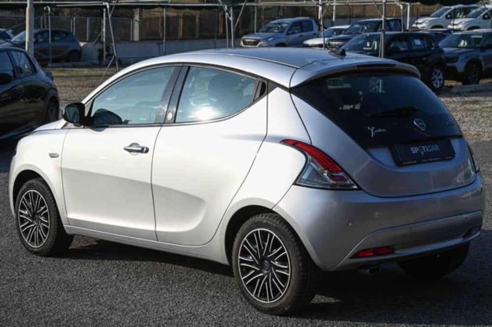 Lancia Ypsilon usata a Torino (7)