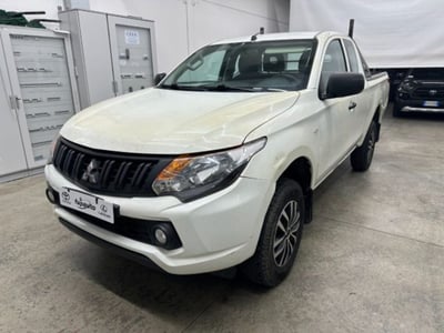 Mitsubishi L200 2.4 DI-D/154CV Club Cab Inform  del 2016 usata a Cuneo