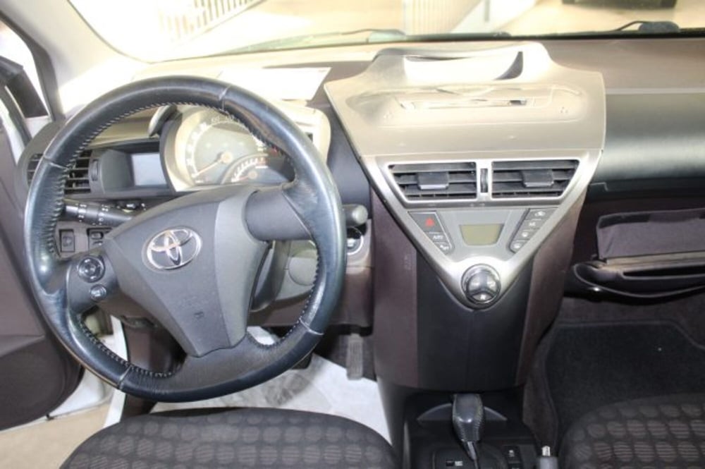 Toyota iQ usata a Terni (11)