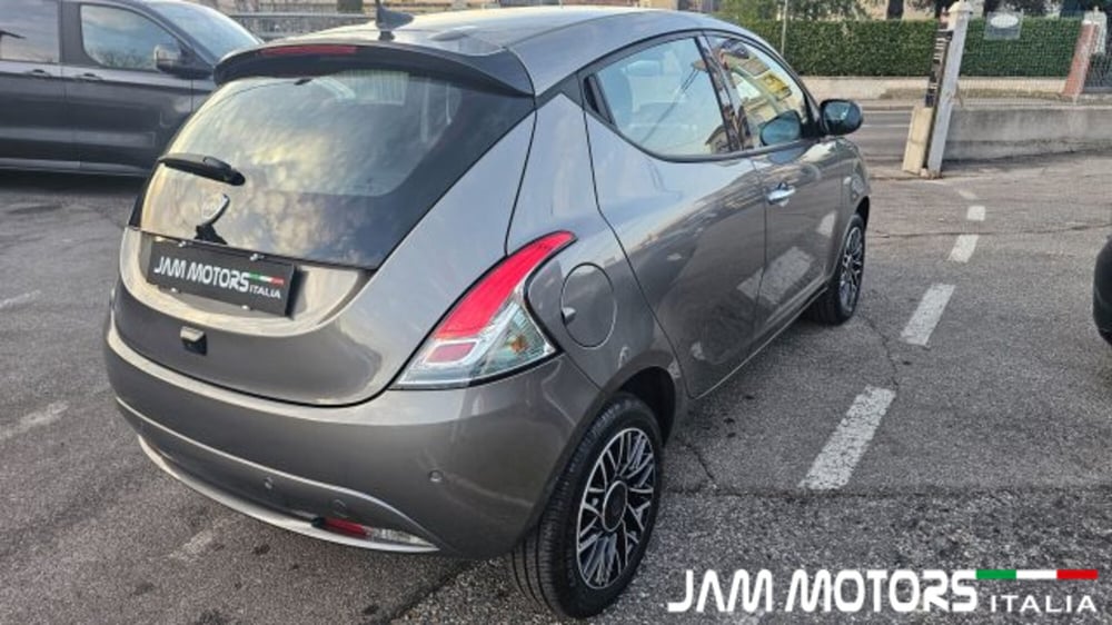 Lancia Ypsilon usata a Como (4)