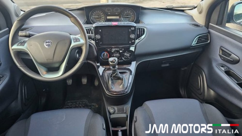 Lancia Ypsilon usata a Como (9)