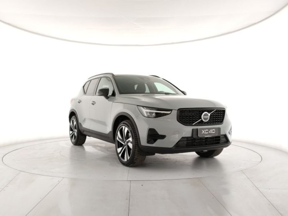 Volvo XC40 nuova a Modena (5)