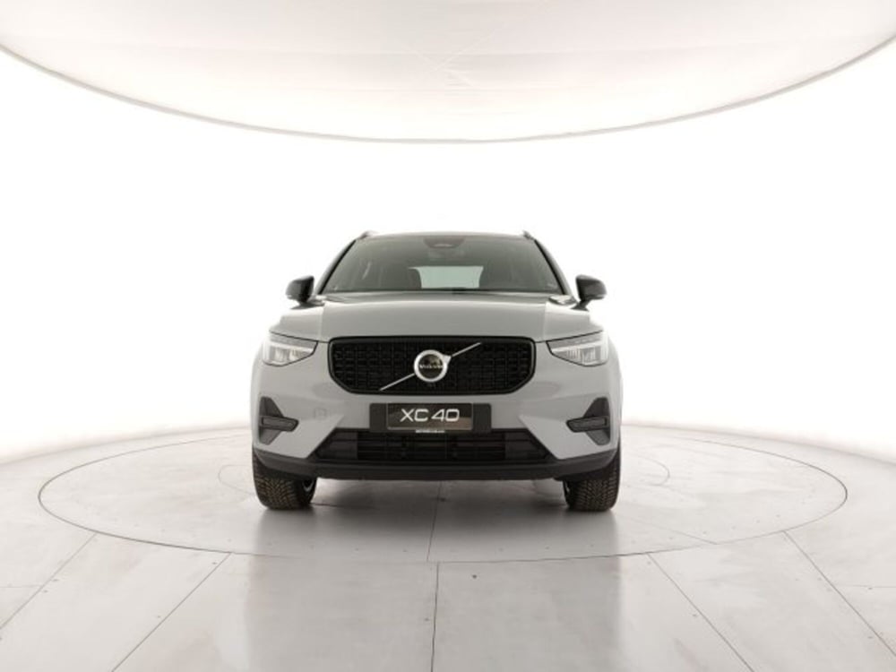 Volvo XC40 nuova a Modena (6)