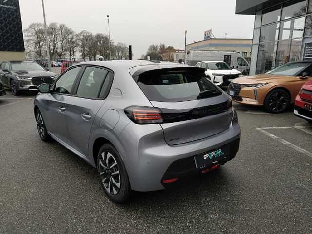 Peugeot 208 nuova a Milano (3)