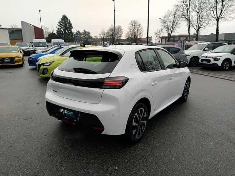 Peugeot 208 nuova a Milano (8)