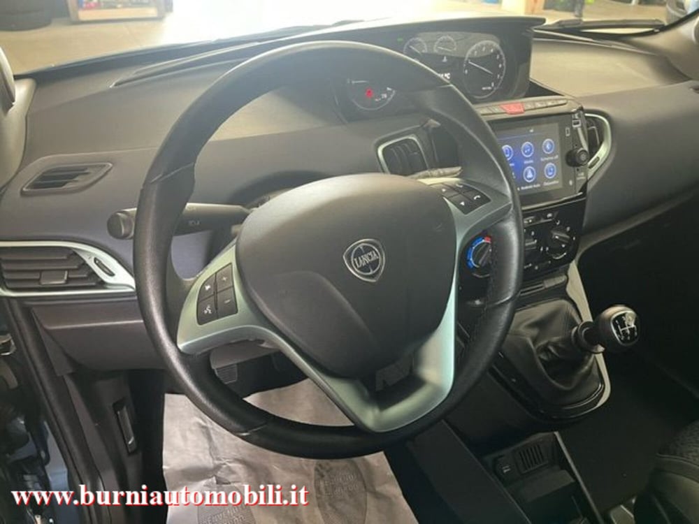 Lancia Ypsilon usata a Milano (12)