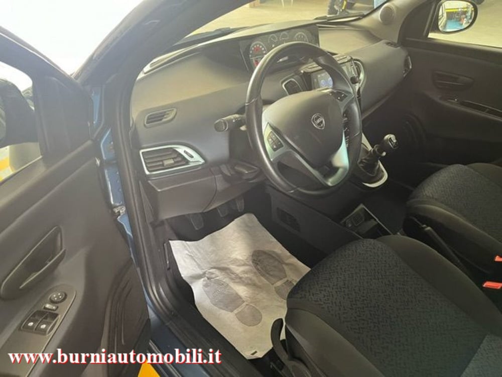 Lancia Ypsilon usata a Milano (17)