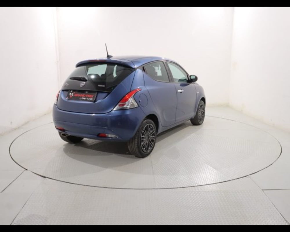 Lancia Ypsilon usata a Bologna (6)