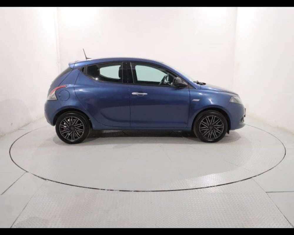 Lancia Ypsilon usata a Bologna (7)