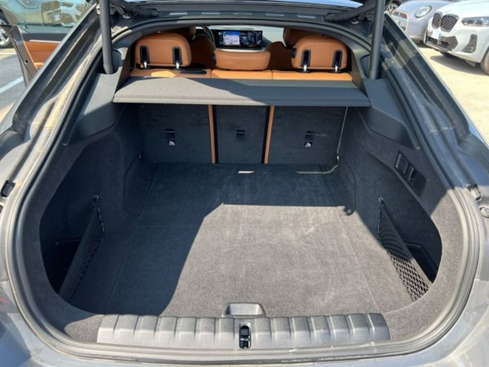 BMW i4 usata a Lecce (16)