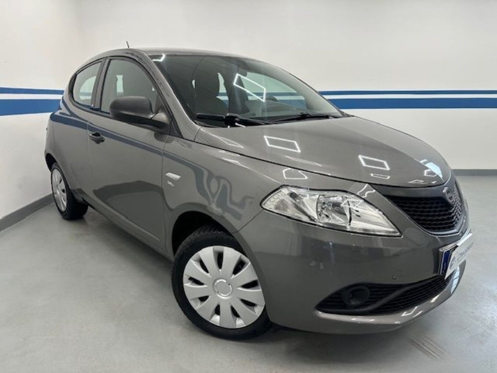 Lancia Ypsilon usata a Prato (3)