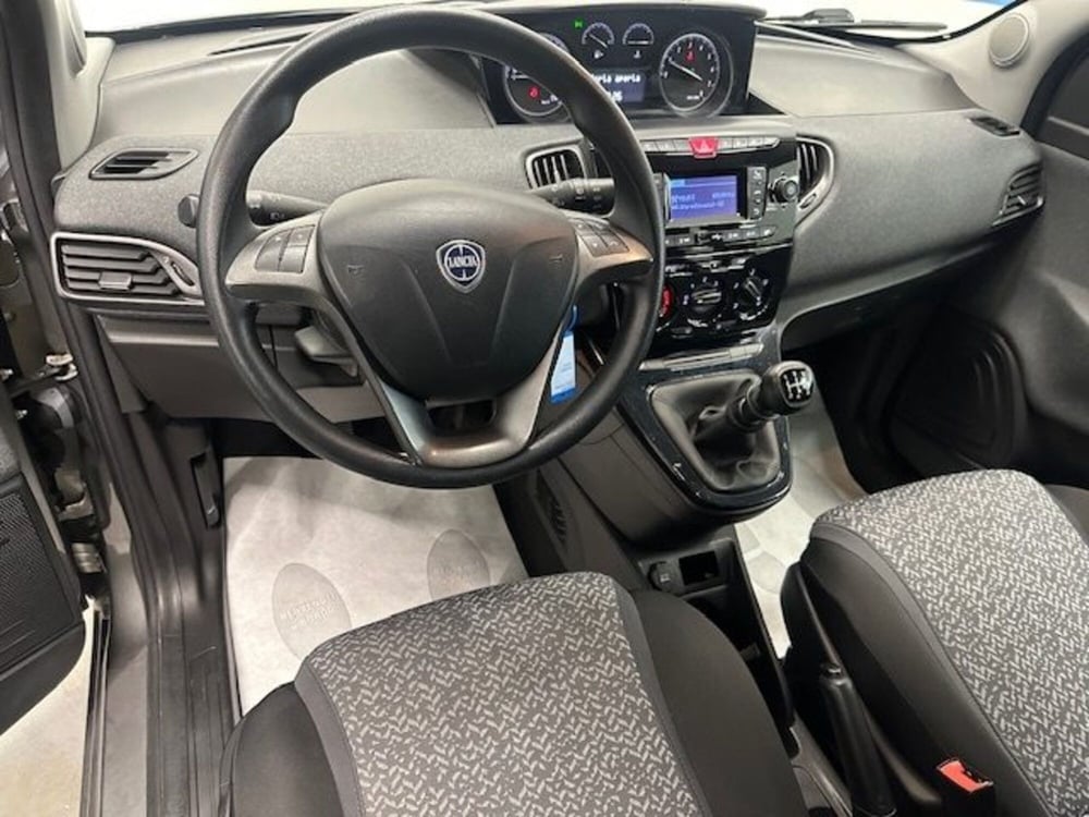 Lancia Ypsilon usata a Prato (7)