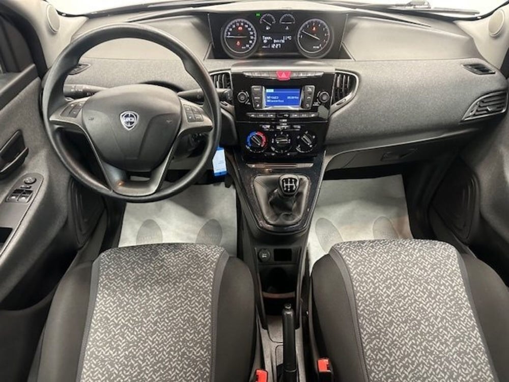 Lancia Ypsilon usata a Prato (9)